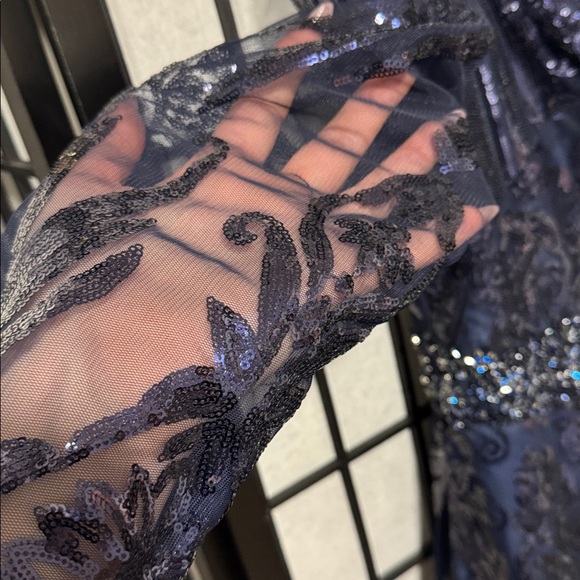 Mac Duggal size 18 style 67113 Long Sleeve Embellished Evening Gown navy blue - Picture 5 of 13